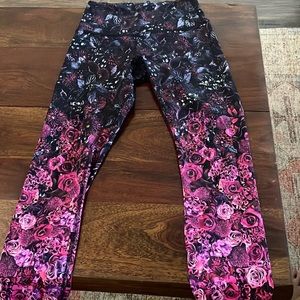 High waisted capri length leggings from lulu lemon. Bold vibrant flower print